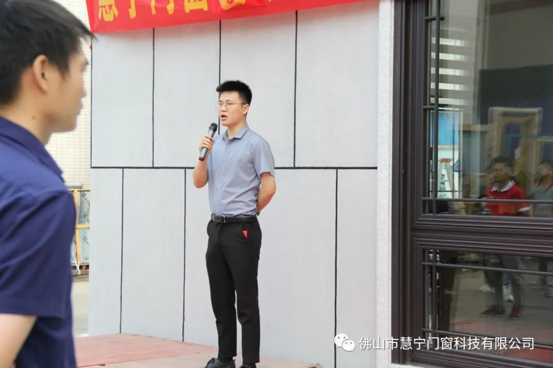 优秀员工代表发表获奖感言